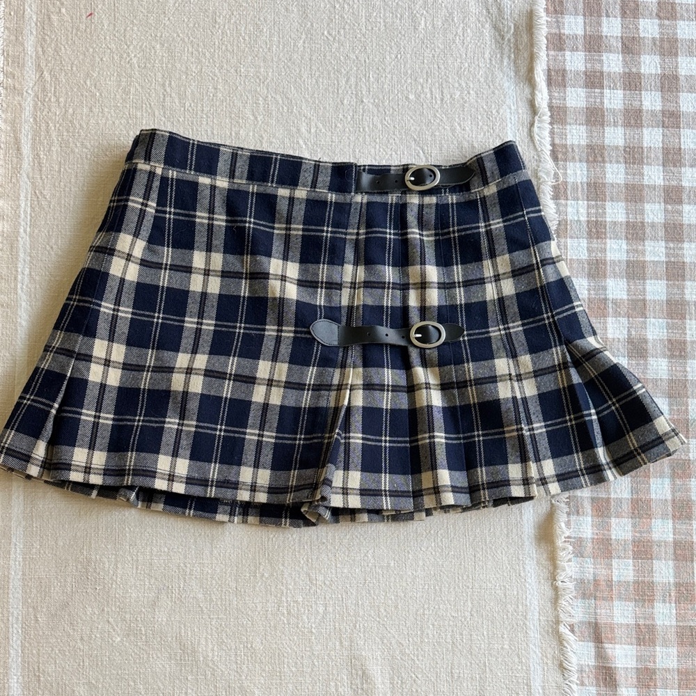 Brandy Melville Navy and Cream Plaid Pleated Mini Skirt